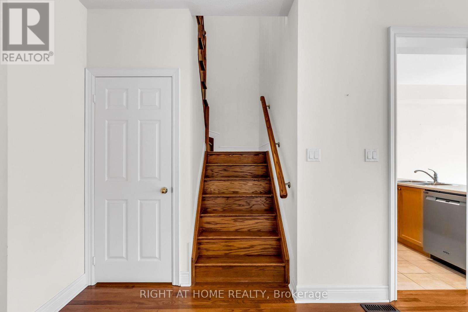 9 - 320 Ravineview Drive, Vaughan, Ontario  L6A 4H1 - Photo 21 - N12635476