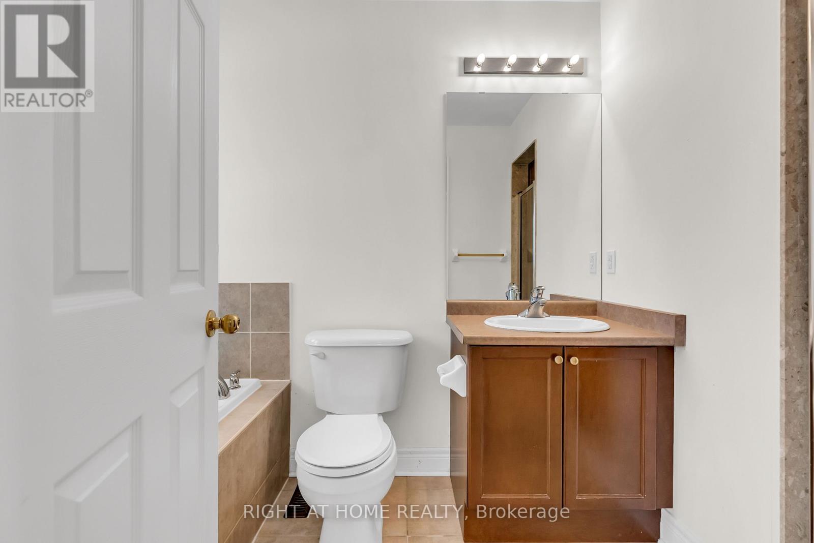 9 - 320 Ravineview Drive, Vaughan, Ontario  L6A 4H1 - Photo 26 - N12635476