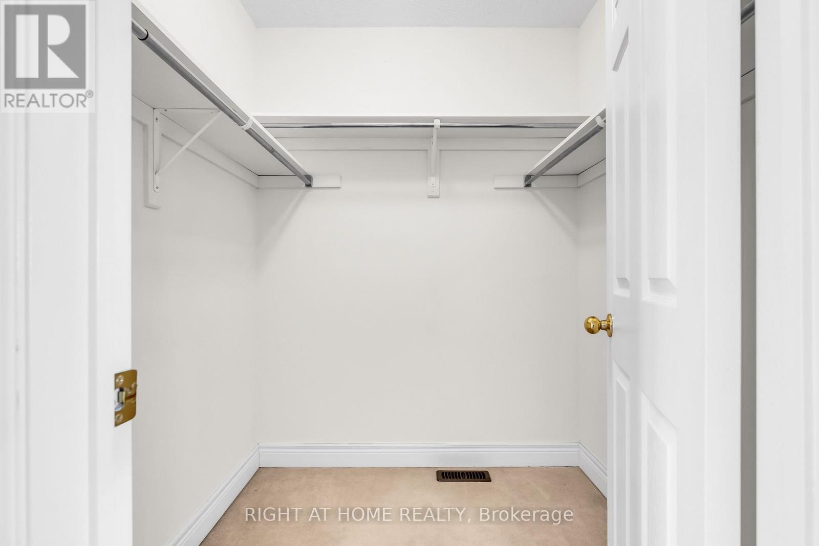 9 - 320 Ravineview Drive, Vaughan, Ontario  L6A 4H1 - Photo 29 - N12635476