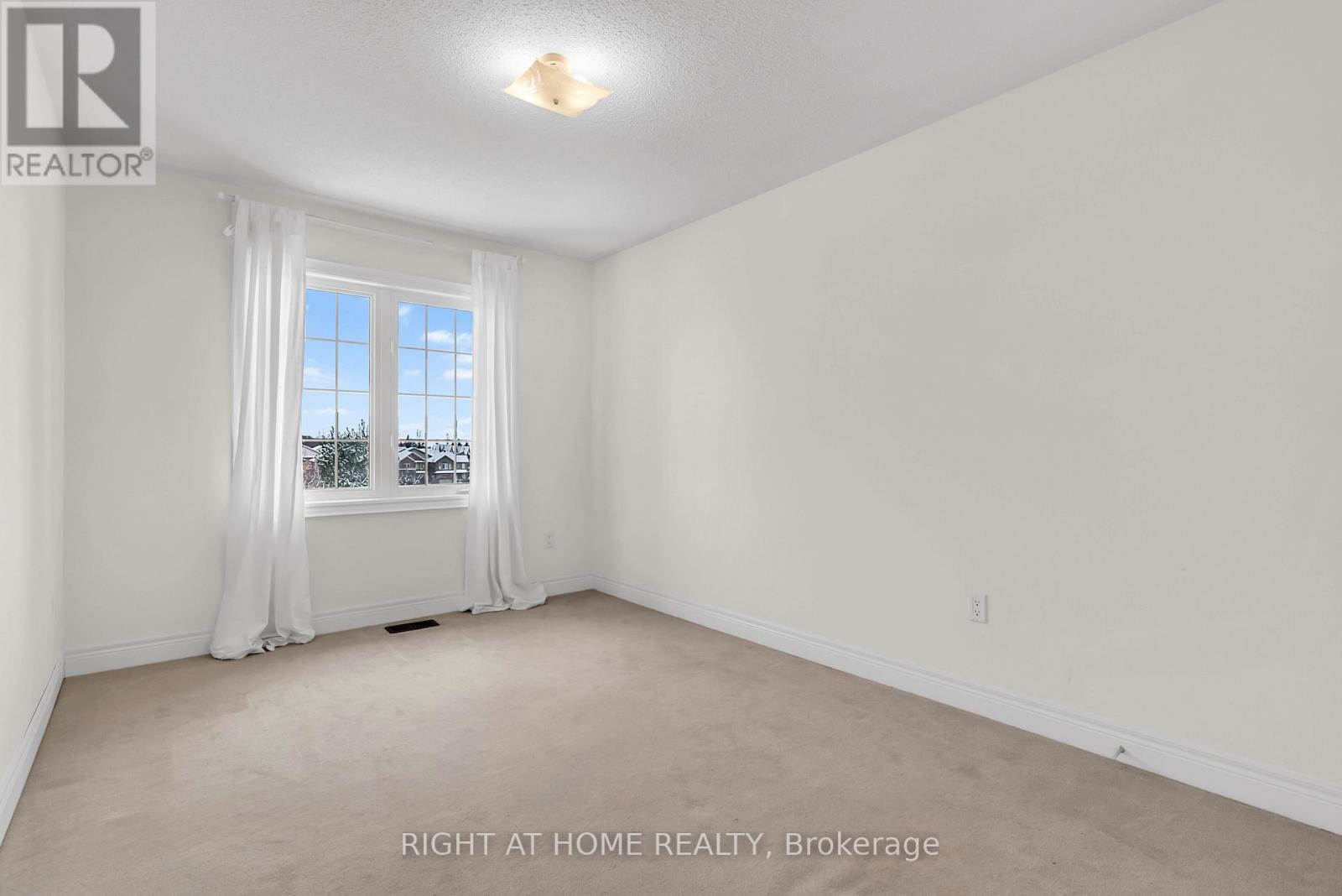 9 - 320 Ravineview Drive, Vaughan, Ontario  L6A 4H1 - Photo 33 - N12635476