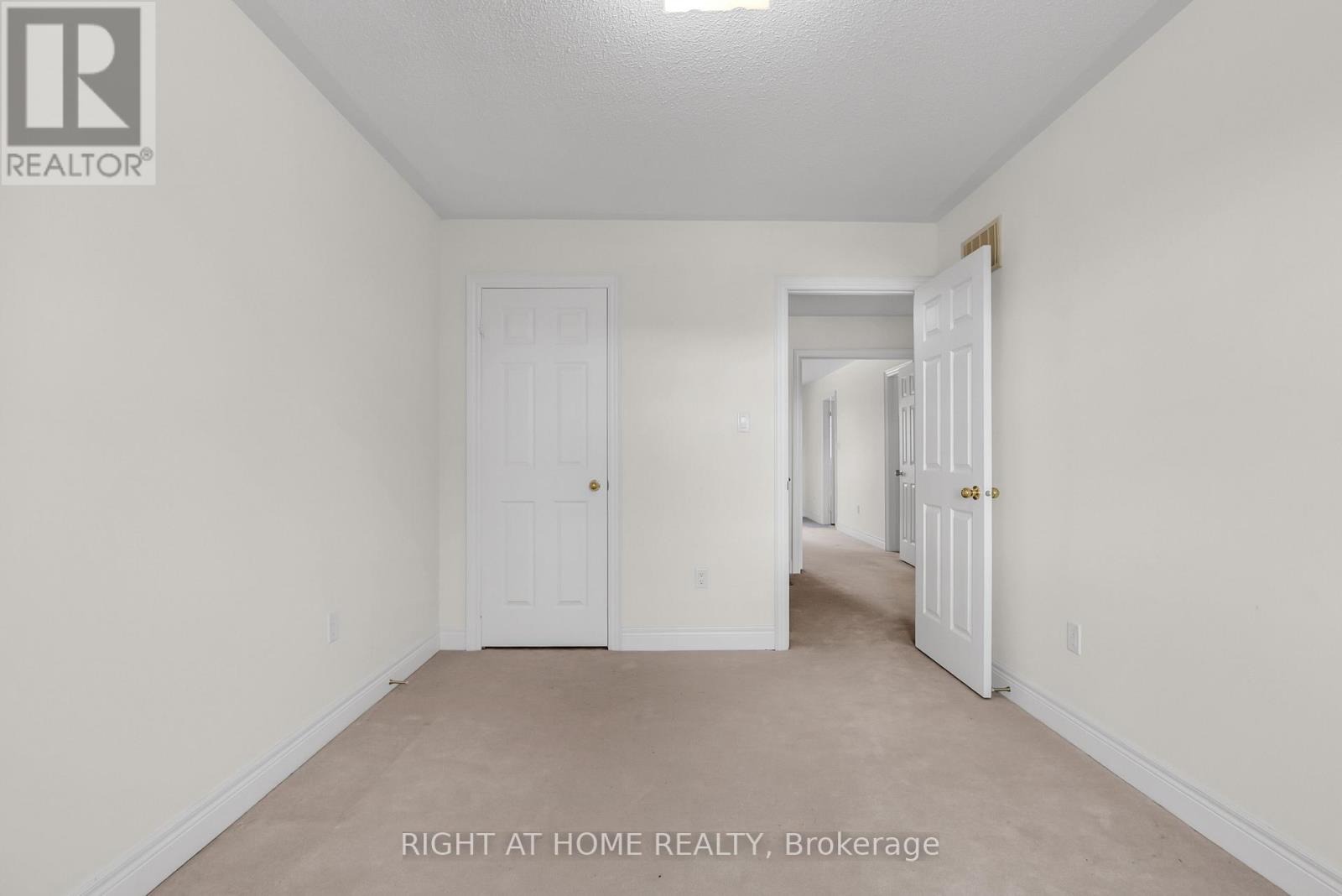 9 - 320 Ravineview Drive, Vaughan, Ontario  L6A 4H1 - Photo 34 - N12635476