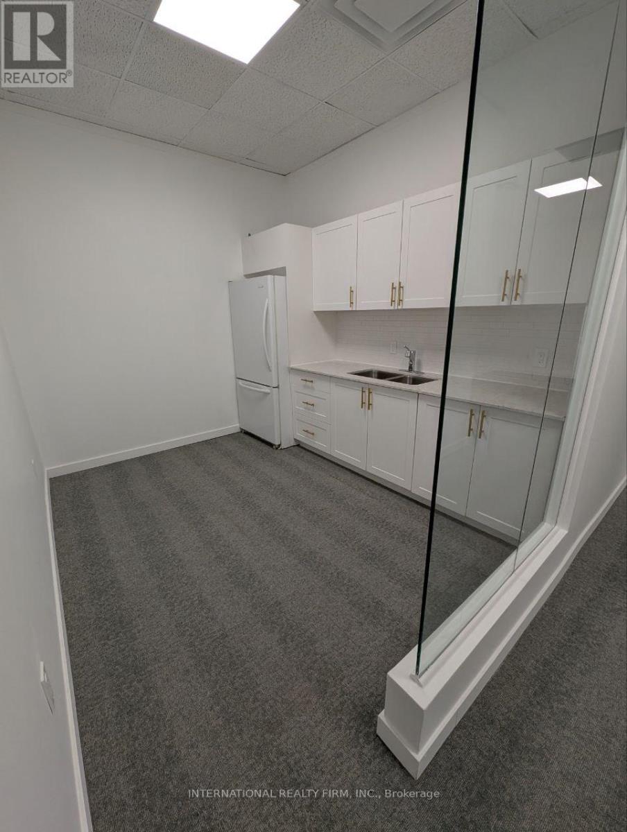 796 Technology Drive, Peterborough, Ontario  K9J 6X7 - Photo 3 - X12635482