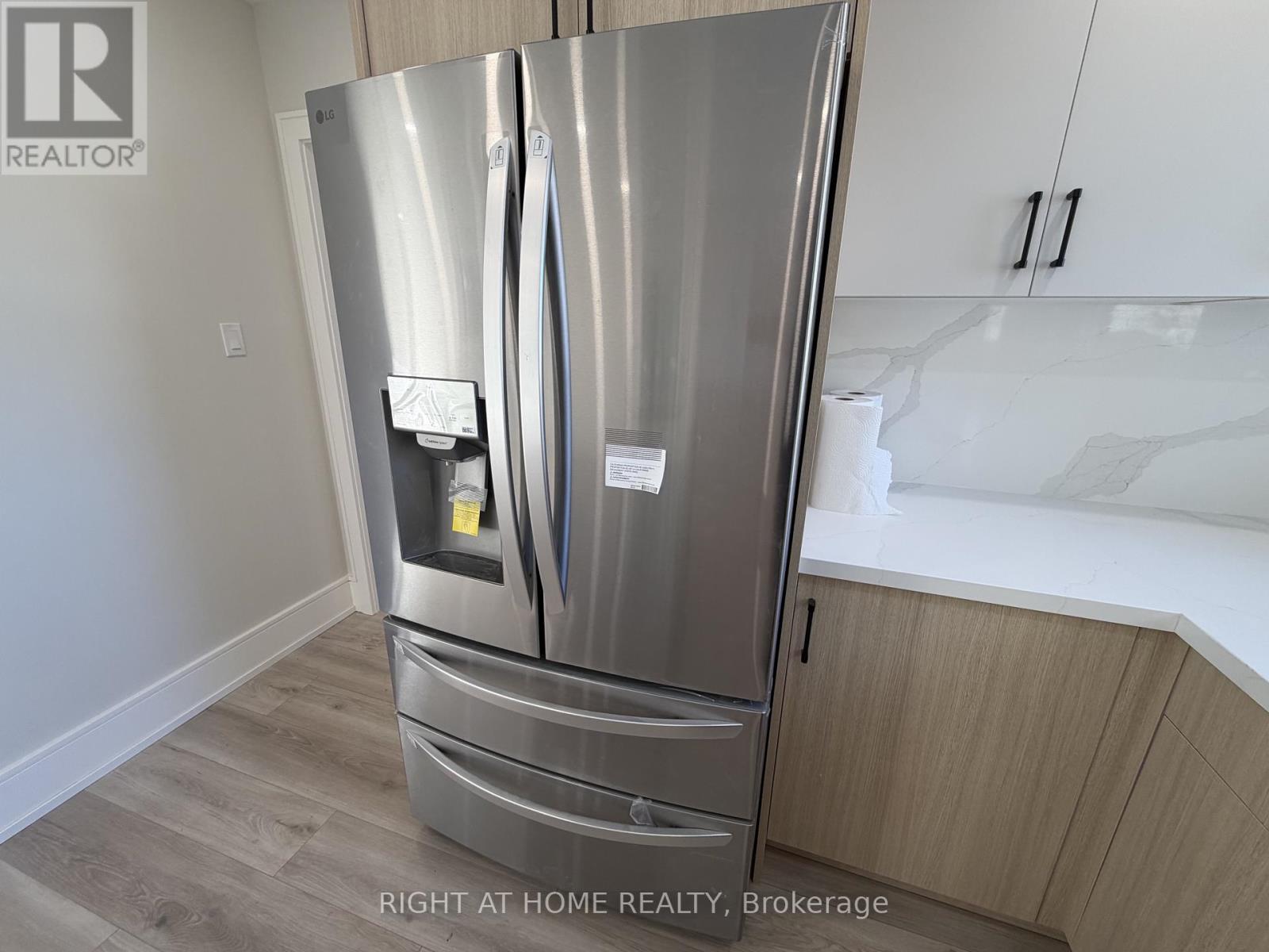 25 Mango Drive, Toronto, Ontario  M2K 2E9 - Photo 4 - C12635504