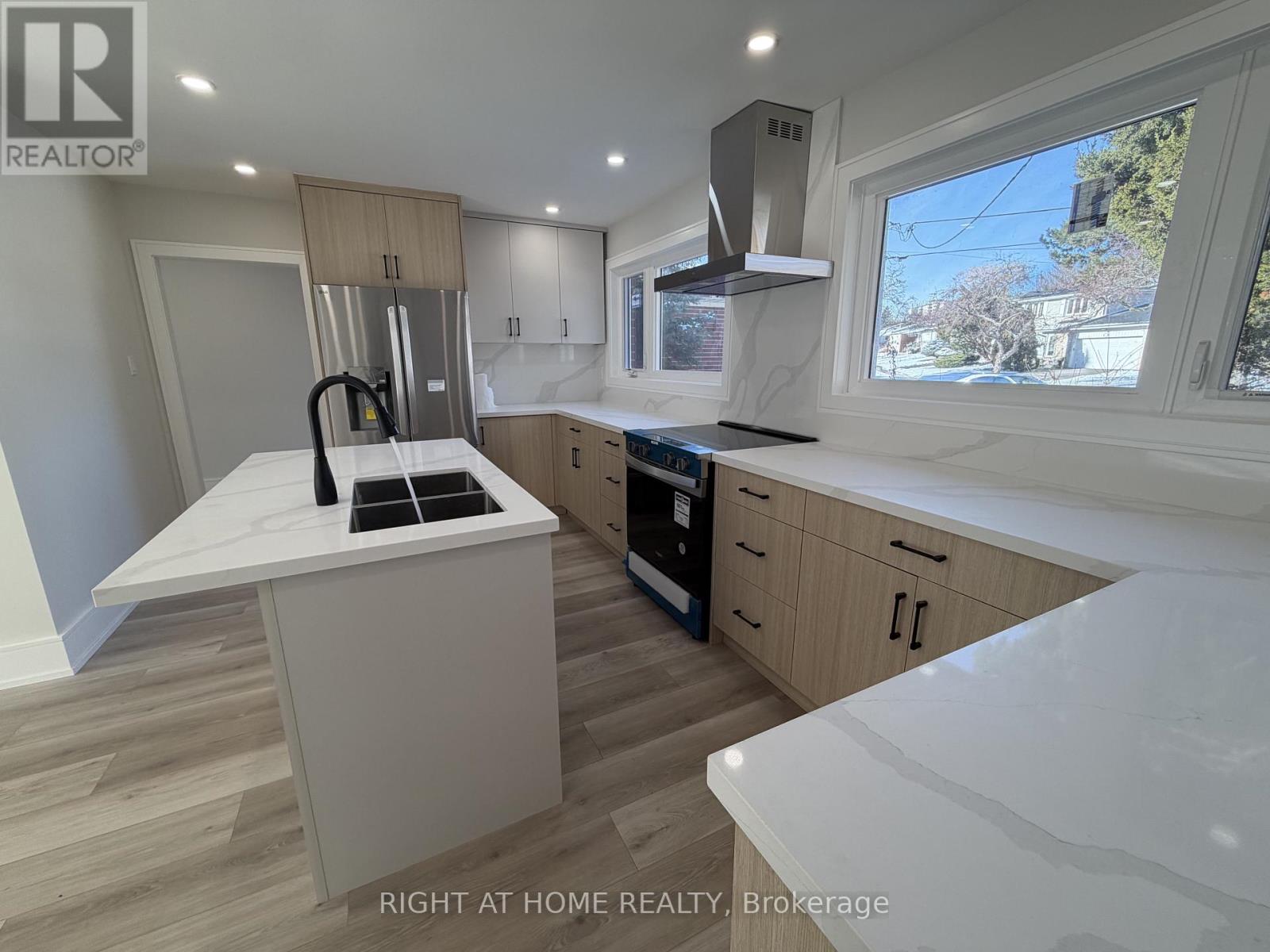 25 Mango Drive, Toronto, Ontario  M2K 2E9 - Photo 5 - C12635504