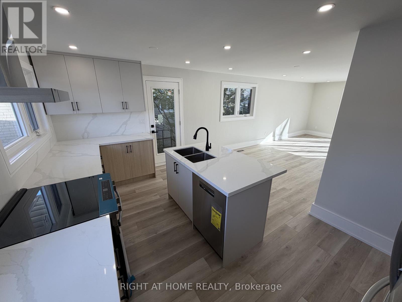 25 Mango Drive, Toronto, Ontario  M2K 2E9 - Photo 8 - C12635504