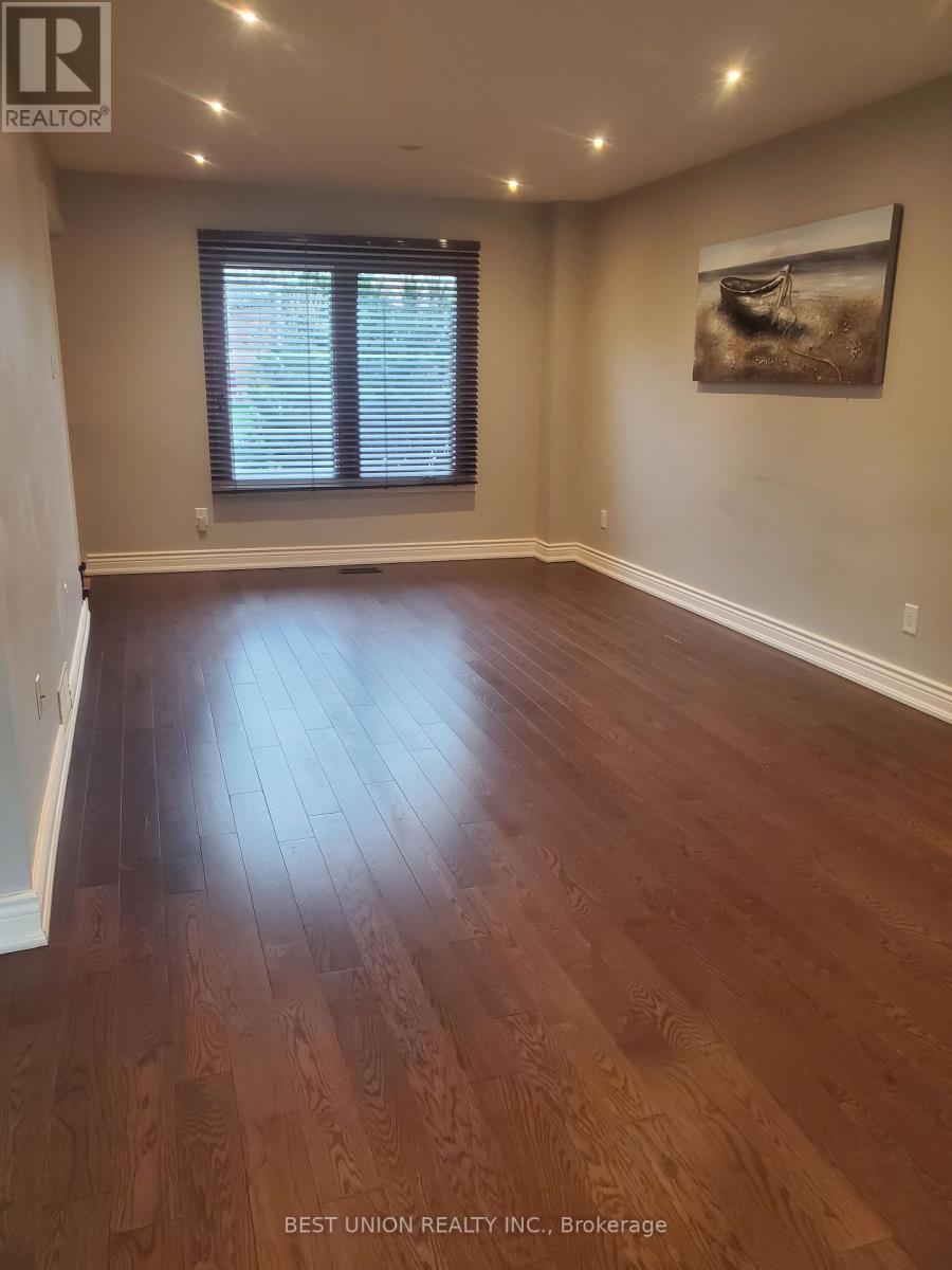 104 Houseman Crescent, Richmond Hill (North Richvale), Ontario  L4C 7S5 - Photo 4 - N12635498