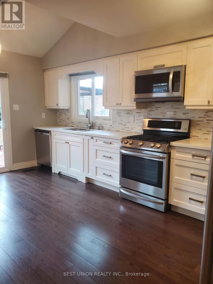 104 Houseman Crescent, Richmond Hill (North Richvale), Ontario  L4C 7S5 - Photo 5 - N12635498