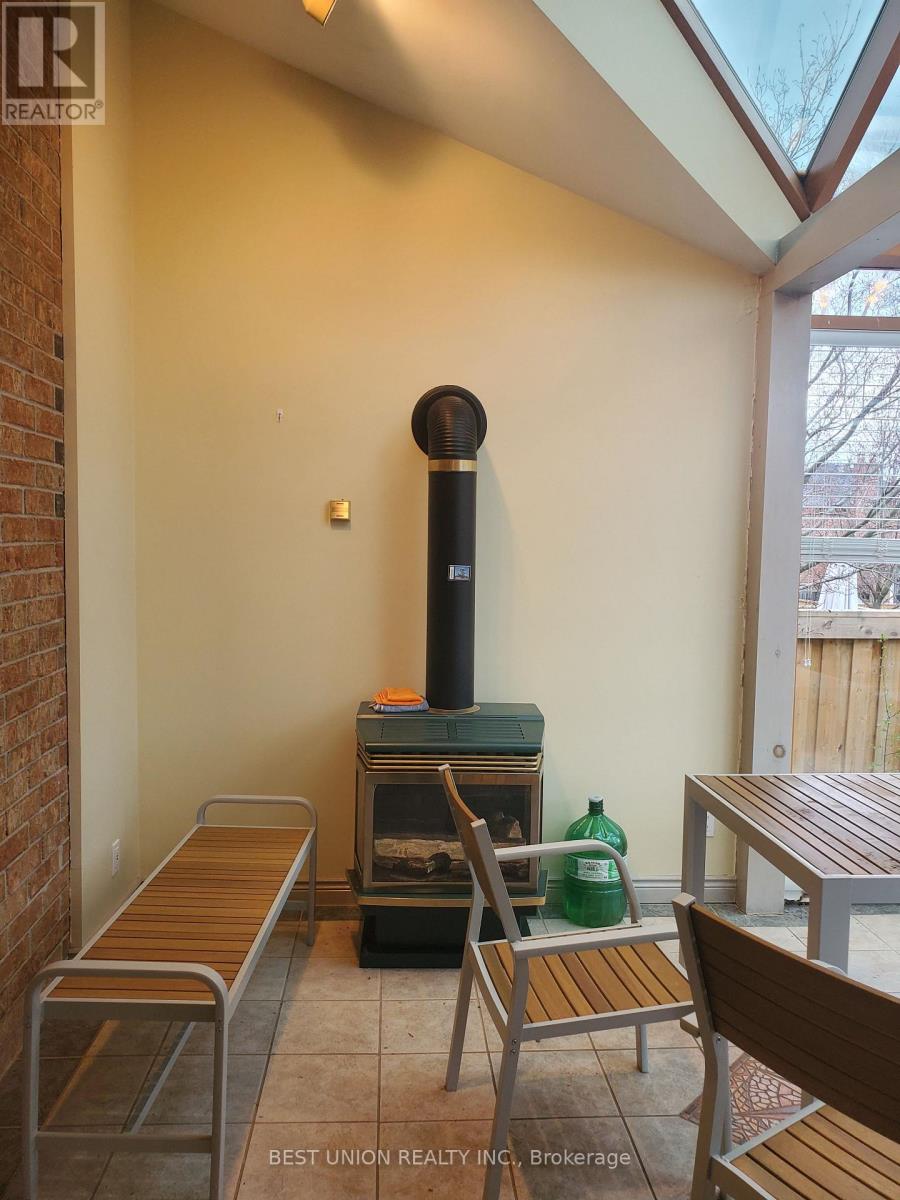 104 Houseman Crescent, Richmond Hill (North Richvale), Ontario  L4C 7S5 - Photo 9 - N12635498