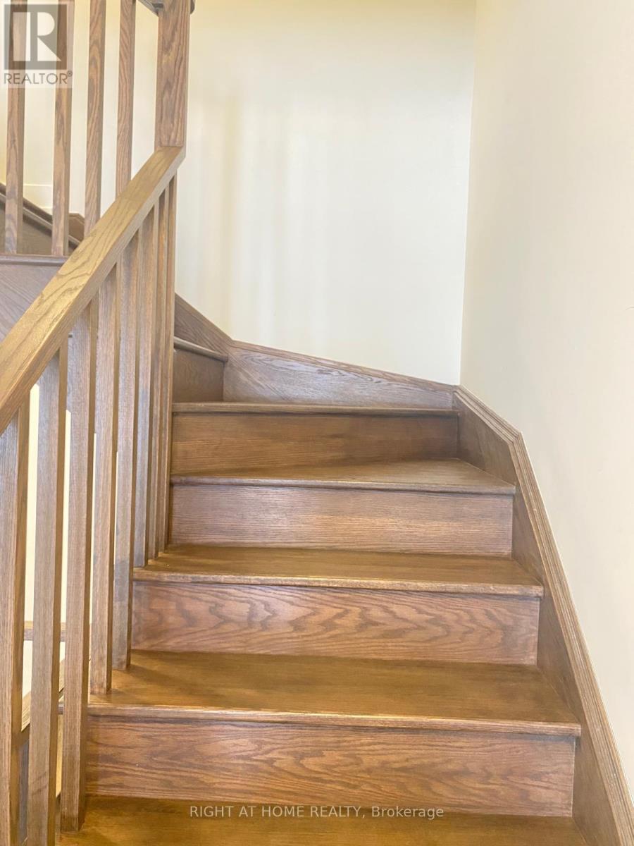 1284 Muller Lane, Oakville, Ontario  L6H 7G1 - Photo 8 - W12599478