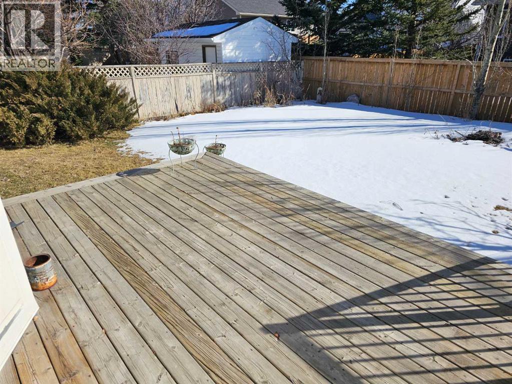 302 Meadowbrook Bay Se, Airdrie, Alberta  T4A 2B2 - Photo 12 - A2233014