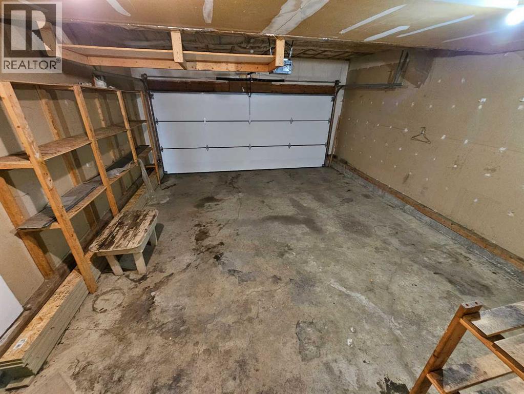 302 Meadowbrook Bay Se, Airdrie, Alberta  T4A 2B2 - Photo 16 - A2233014