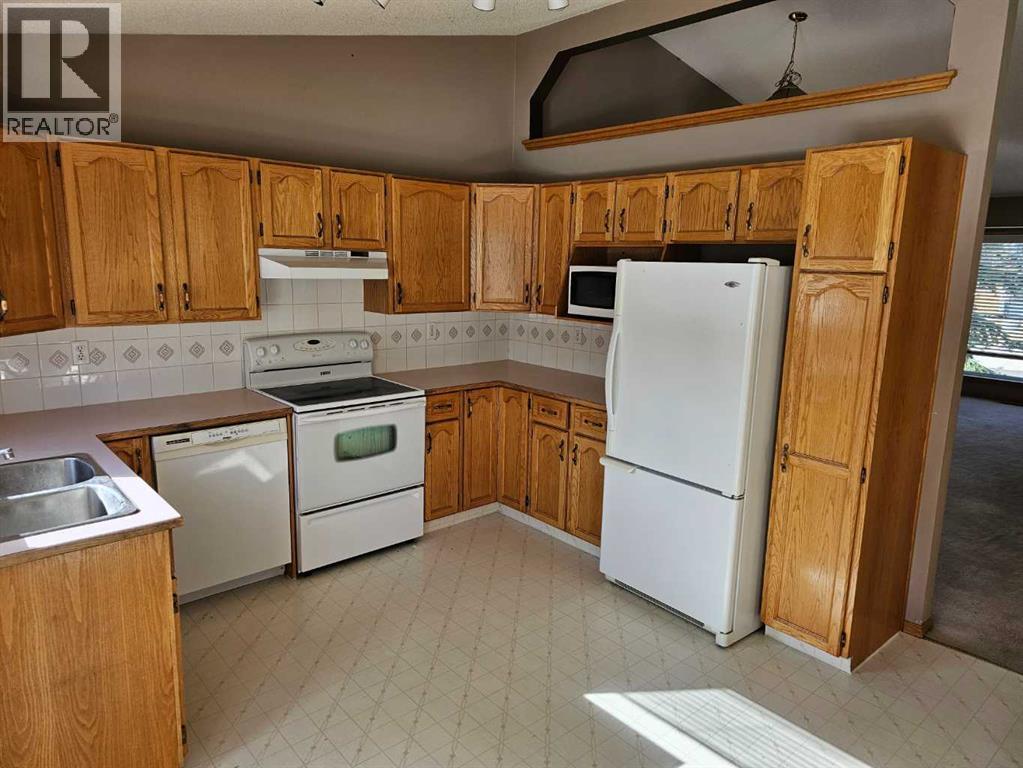 302 Meadowbrook Bay Se, Airdrie, Alberta  T4A 2B2 - Photo 8 - A2233014