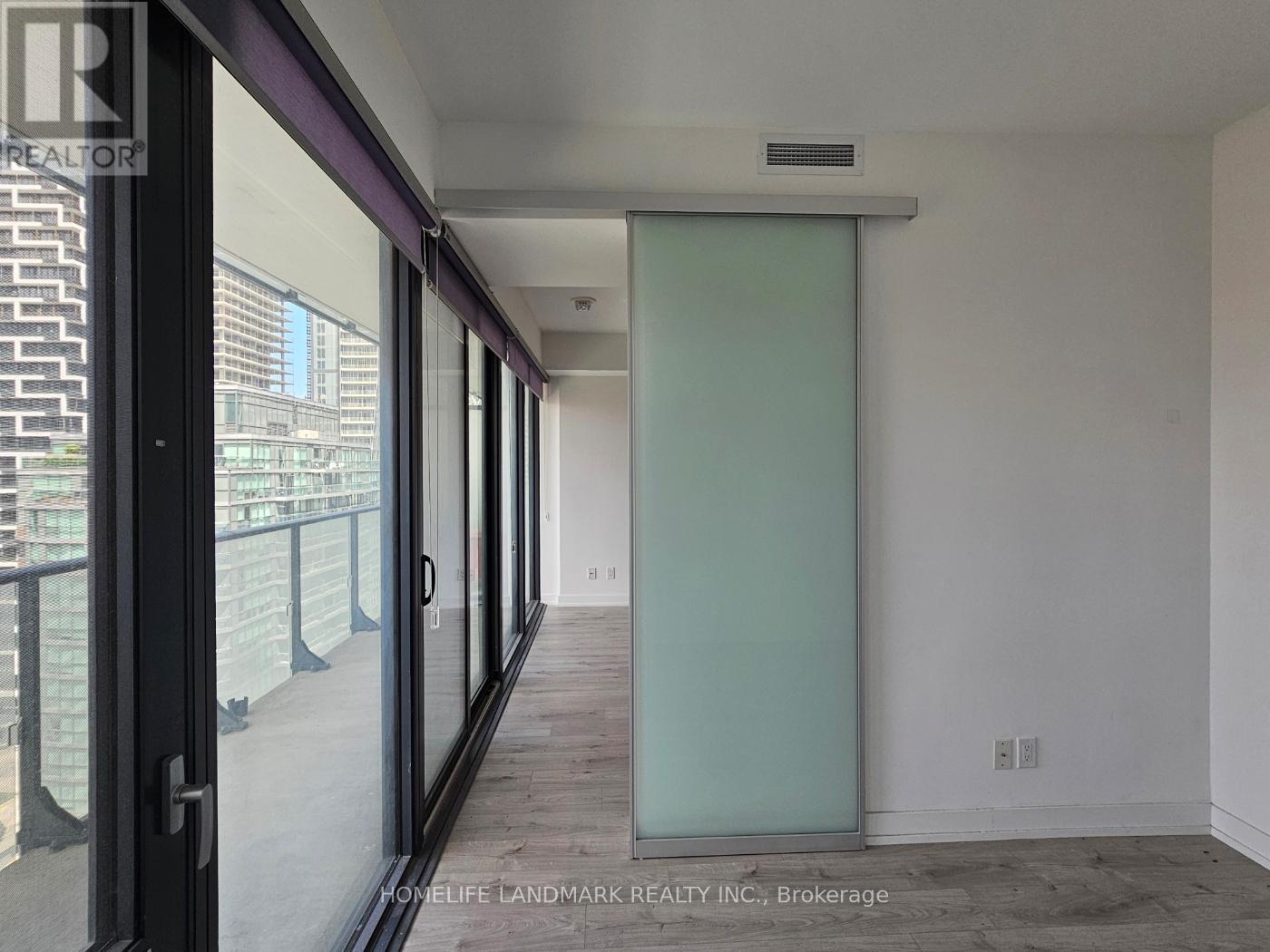 1502 - 161 Roehampton Avenue, Toronto, Ontario  M4P 1P9 - Photo 8 - C12635512