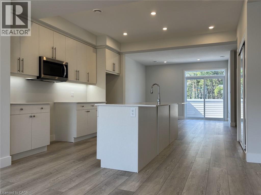 Photo 3 of 13 for 925 Deveron Crescent Unit# 4