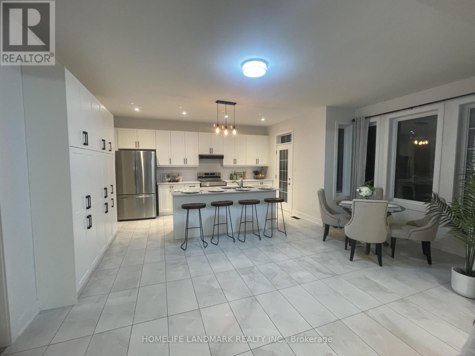 143 Kenneth Rogers Crescent, East Gwillimbury, Ontario  L9S 0S1 - Photo 4 - N12631838