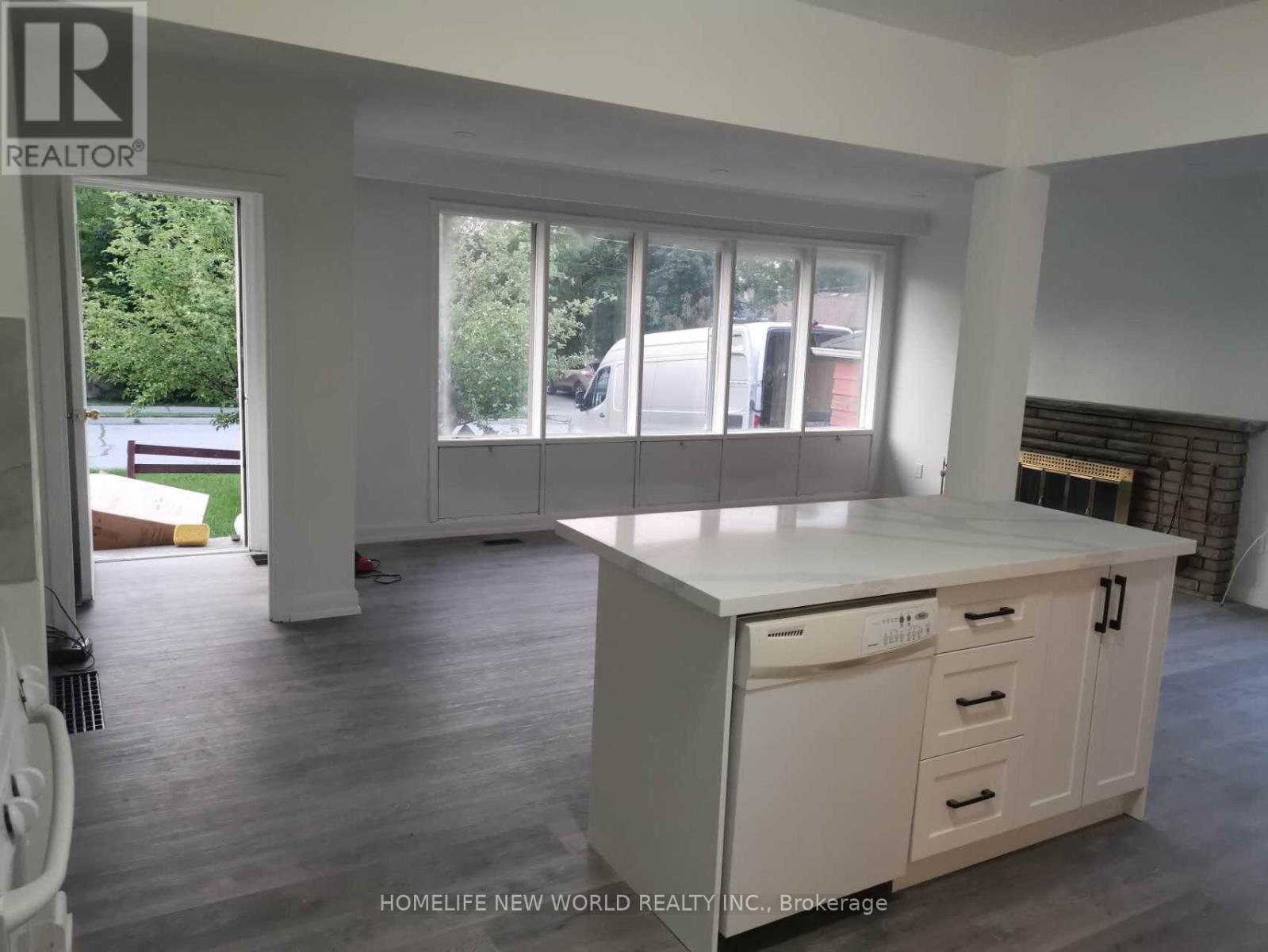 271 Conestoga Avenue, Richmond Hill (Harding), Ontario  L4C 2H3 - Photo 2 - N12635538