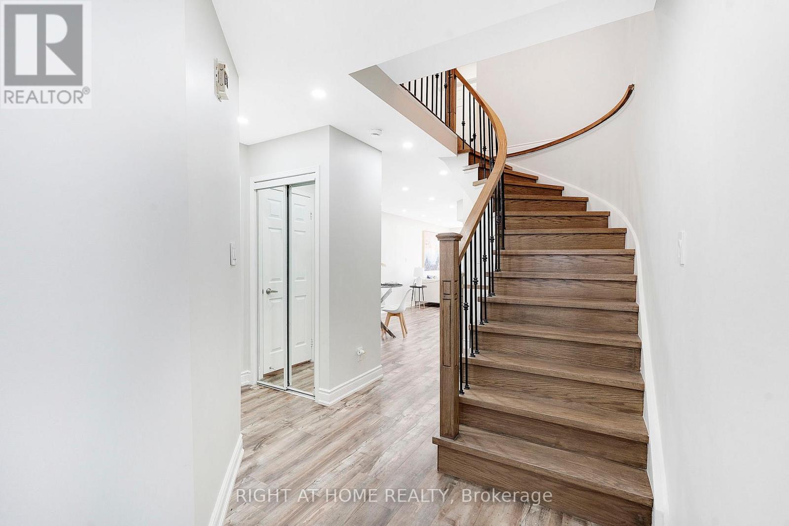 41 - 1285 Bristol Road W, Mississauga, Ontario L5V 2H5 - Photo 3 - W12635536