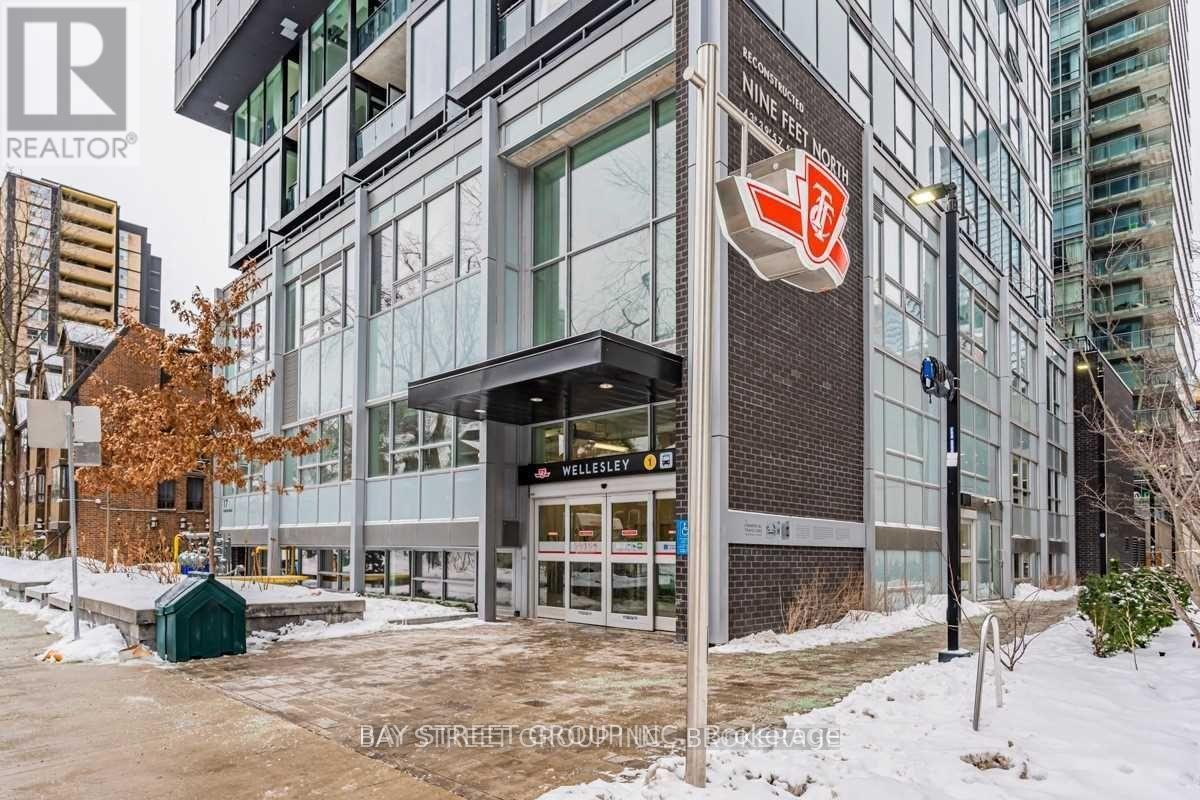 304 - 17 Dundonald Street, Toronto, Ontario  M4Y 0E4 - Photo 2 - C12635566