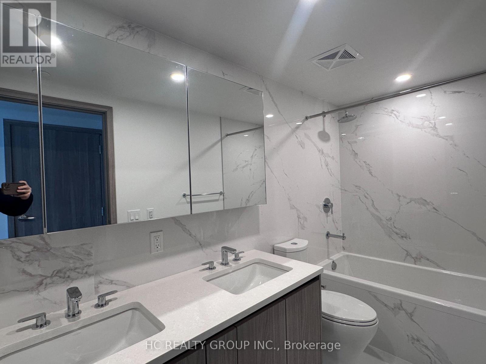 6805 - 3 Concord Cityplace Way, Toronto, Ontario  M5V 0X4 - Photo 12 - C12635584