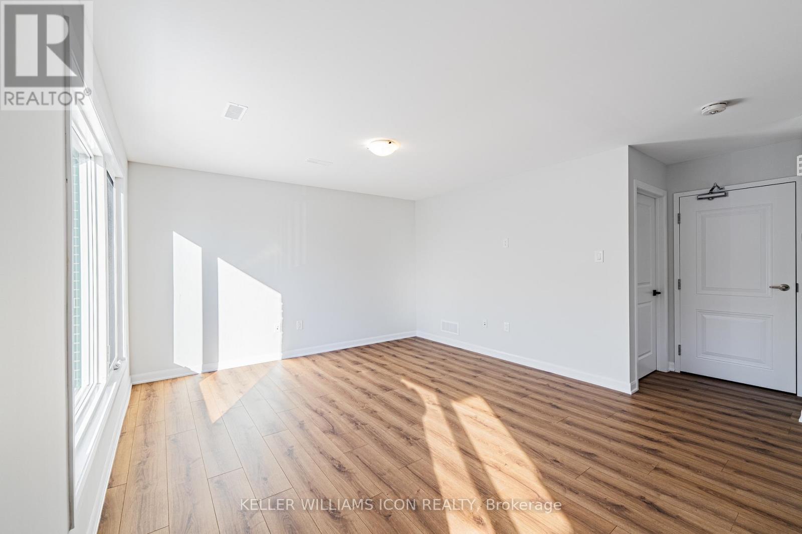 1128 Creekway Private, Ottawa, Ontario  K2T 0S9 - Photo 11 - X12635594