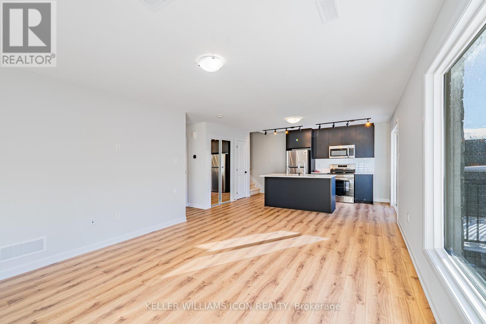 1128 Creekway Private, Ottawa, Ontario  K2T 0S9 - Photo 12 - X12635594