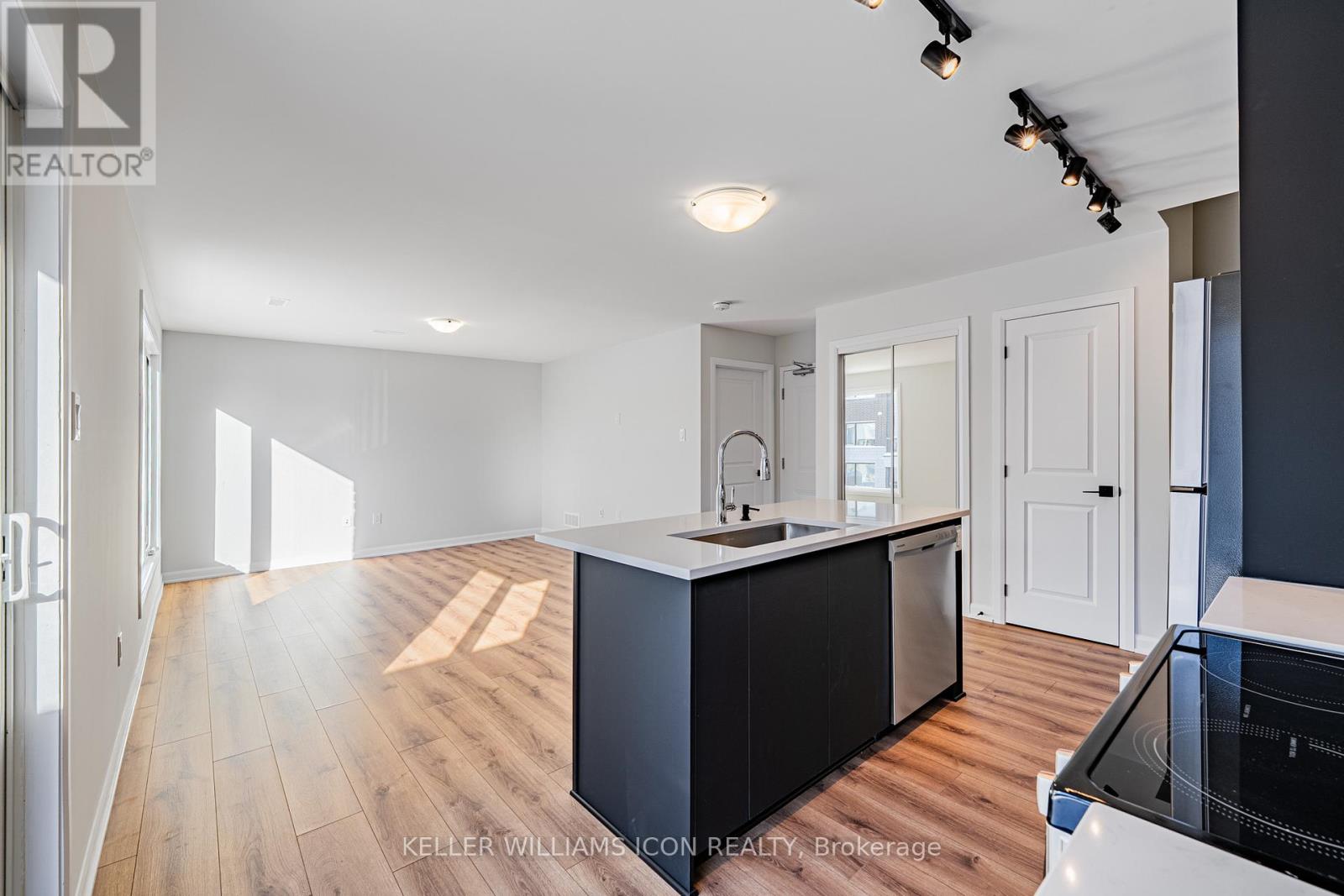 1128 Creekway Private, Ottawa, Ontario  K2T 0S9 - Photo 14 - X12635594