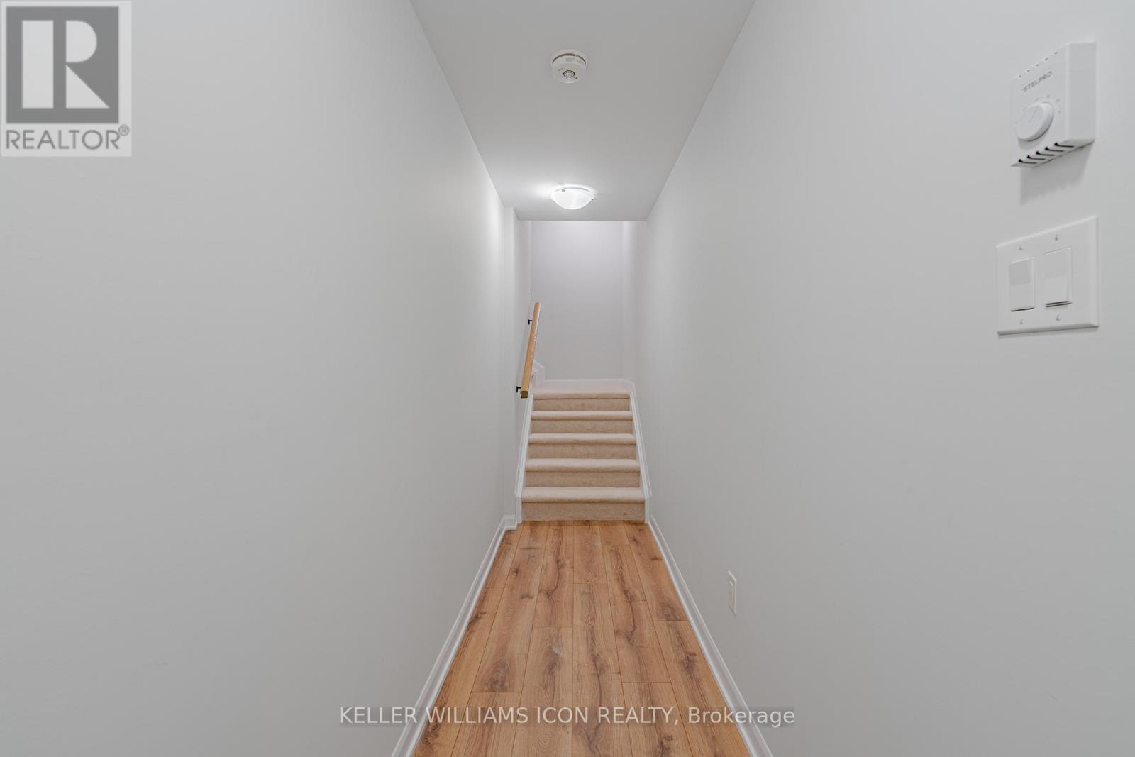 1128 Creekway Private, Ottawa, Ontario  K2T 0S9 - Photo 4 - X12635594