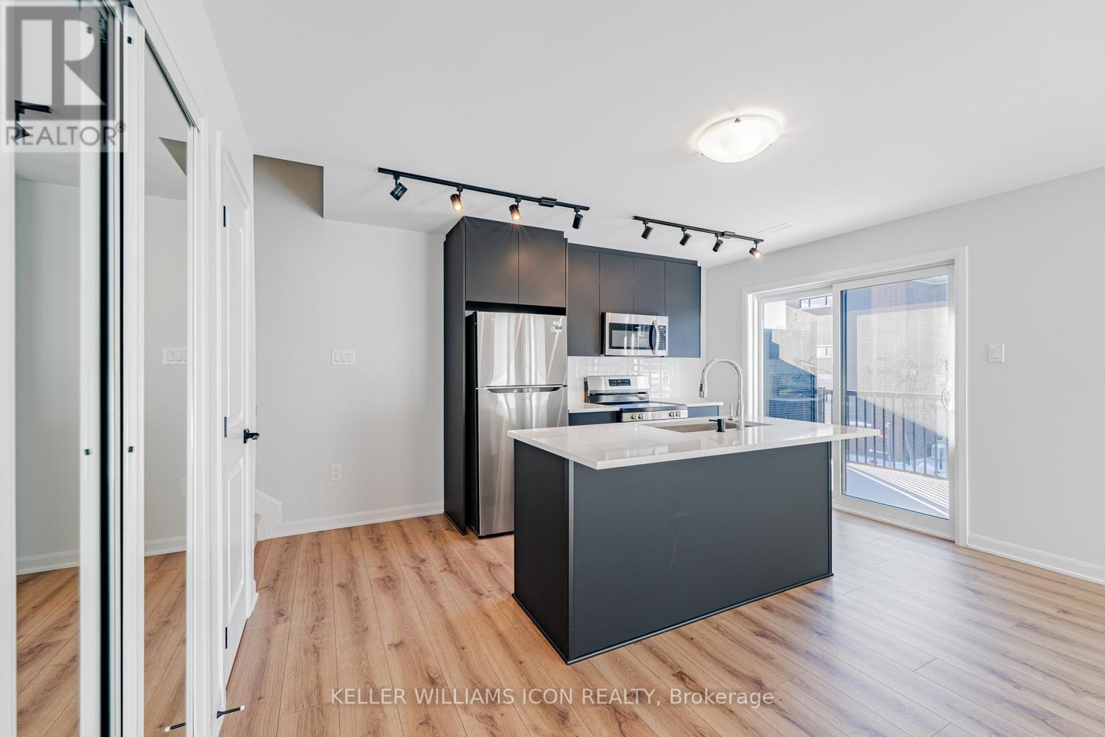 1128 Creekway Private, Ottawa, Ontario  K2T 0S9 - Photo 7 - X12635594