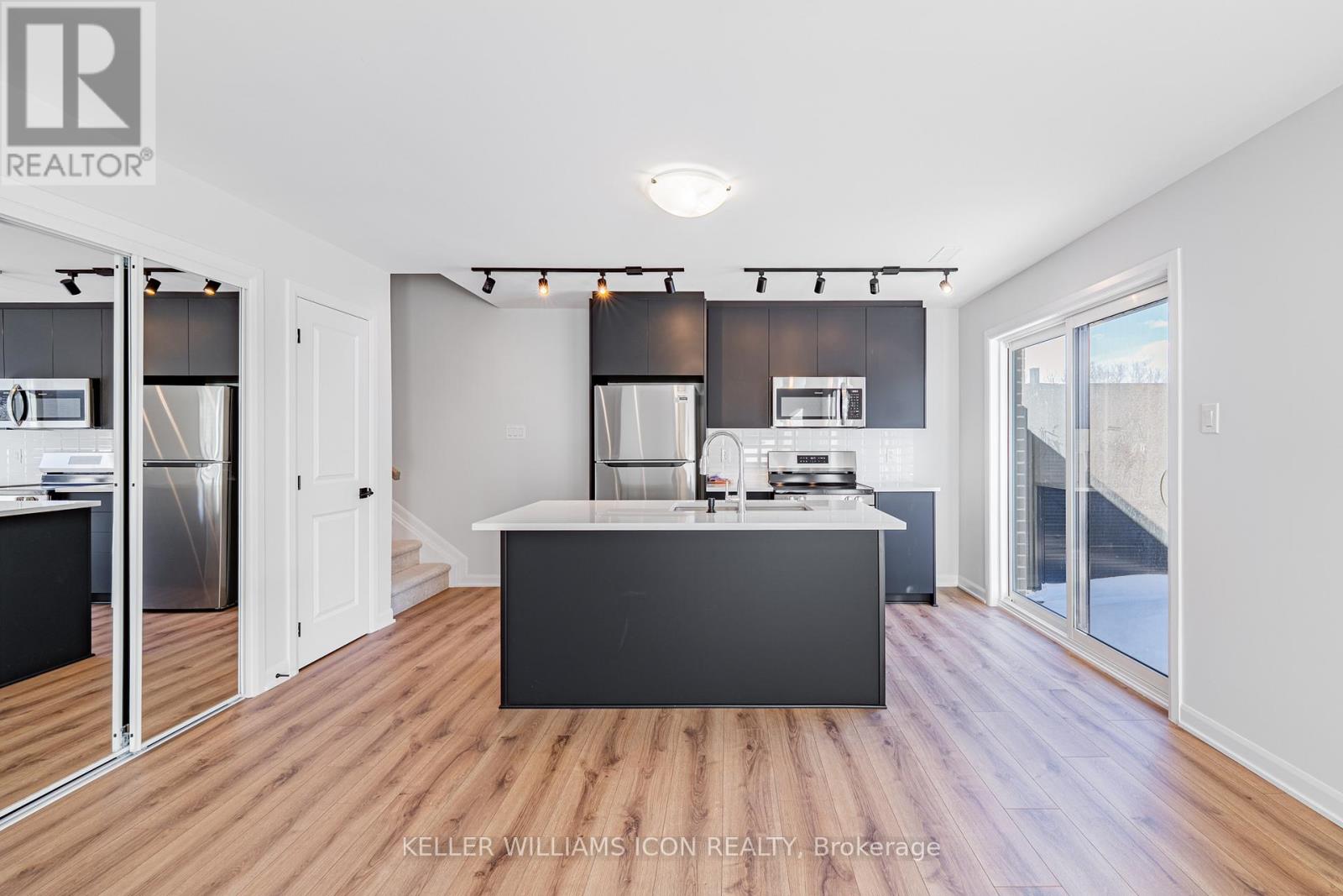 1128 Creekway Private, Ottawa, Ontario  K2T 0S9 - Photo 9 - X12635594