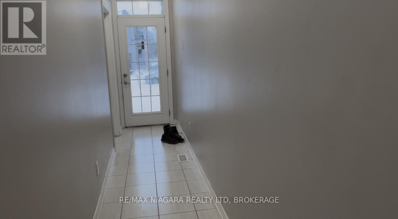 263 Louise Street, Welland, Ontario  L3B 0H8 - Photo 12 - X12635592