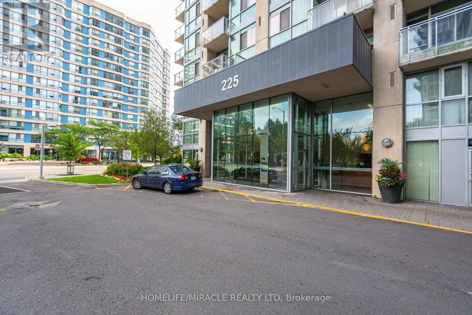 Ph2 - 225 Webb Drive, Mississauga, Ontario  L5B 4P2 - Photo 3 - W12635602