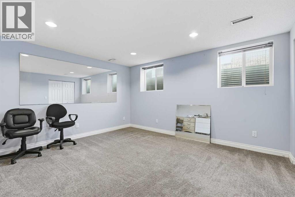 2219 Halifax Crescent Nw, Calgary, Alberta  T2M 4E1 - Photo 32 - A2270302