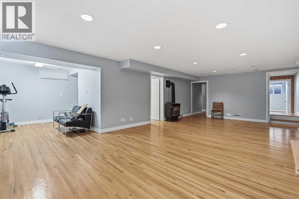 2219 Halifax Crescent Nw, Calgary, Alberta  T2M 4E1 - Photo 31 - A2270302