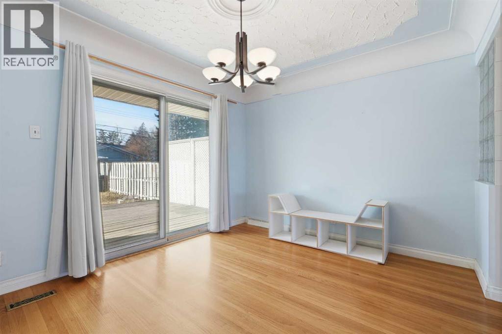 2219 Halifax Crescent Nw, Calgary, Alberta  T2M 4E1 - Photo 16 - A2270302