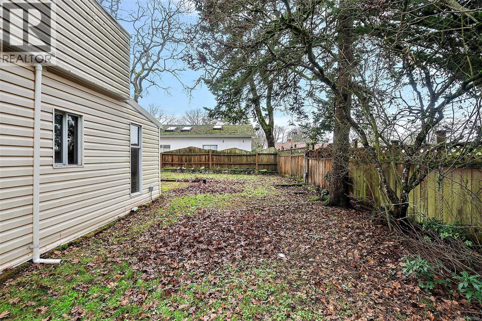 1826 Cedar Hill Cross Rd, Saanich, British Columbia  V8P 2R4 - Photo 31 - 1021925