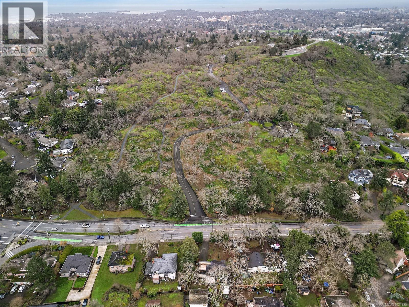 1826 Cedar Hill Cross Rd, Saanich, British Columbia  V8P 2R4 - Photo 5 - 1021925