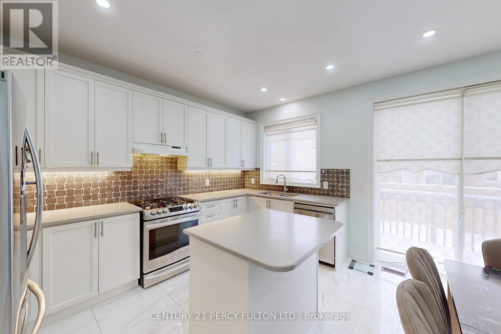 11 Sinatra Street, Brampton (Sandringham-Wellington North), Ontario  L6R 4B3 - Photo 11 - W12633132