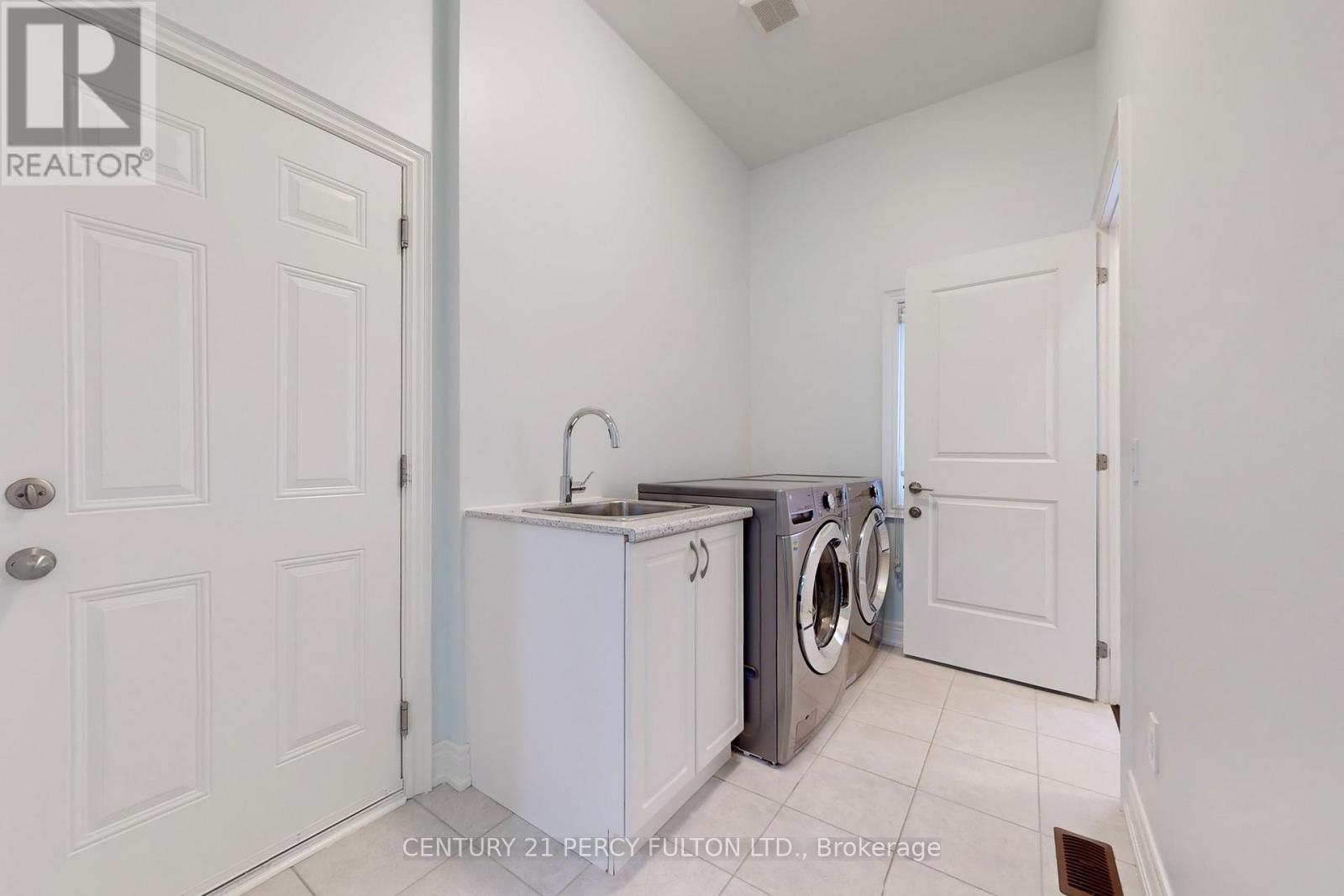 11 Sinatra Street, Brampton (Sandringham-Wellington North), Ontario  L6R 4B3 - Photo 19 - W12633132