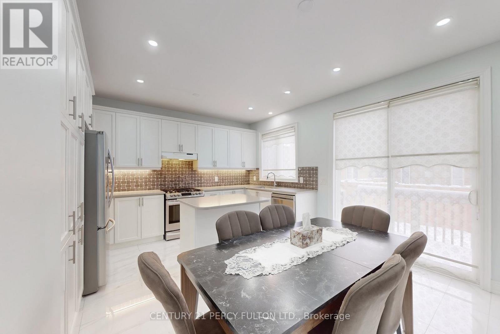 11 Sinatra Street, Brampton (Sandringham-Wellington North), Ontario  L6R 4B3 - Photo 16 - W12633132