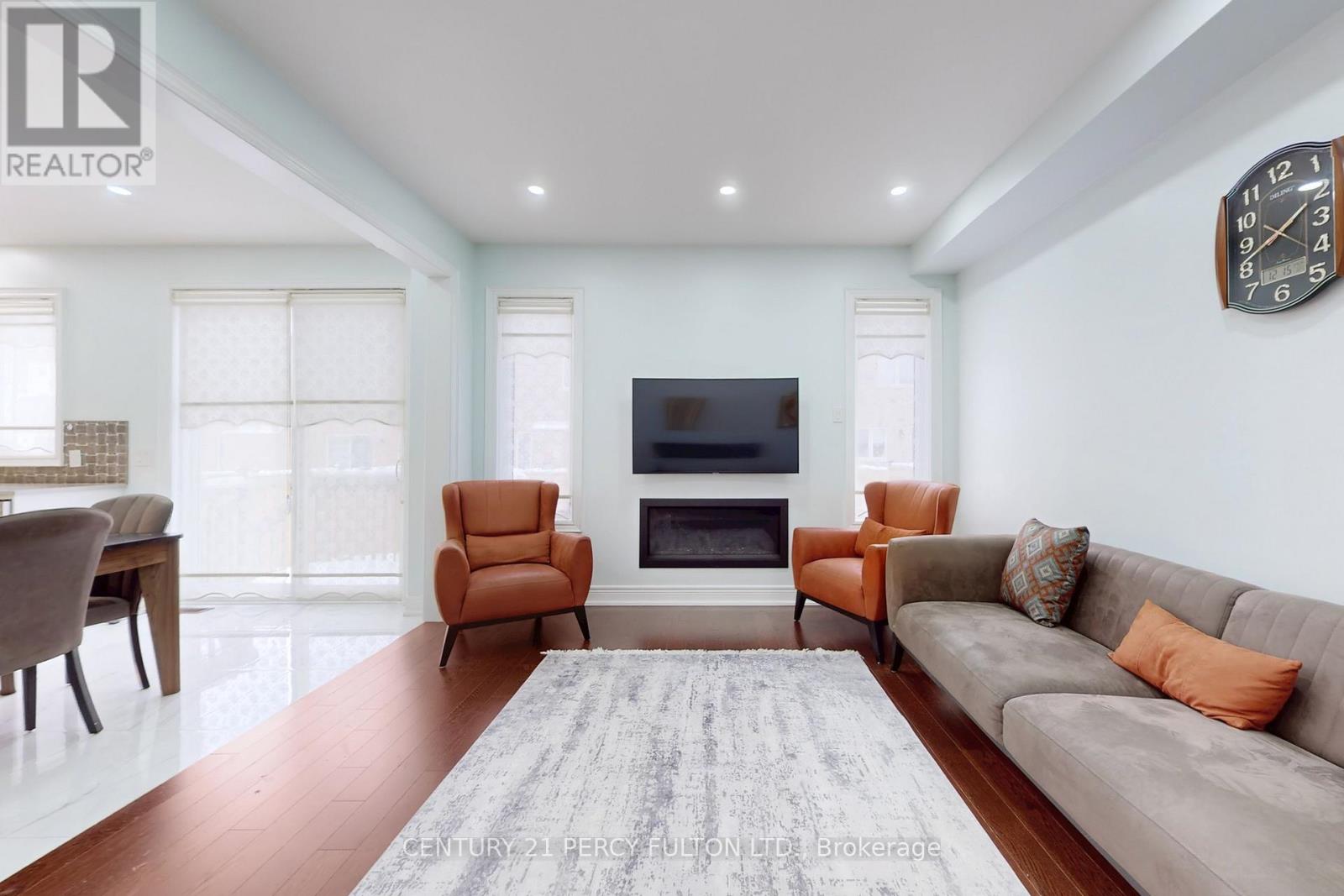 11 Sinatra Street, Brampton (Sandringham-Wellington North), Ontario  L6R 4B3 - Photo 8 - W12633132