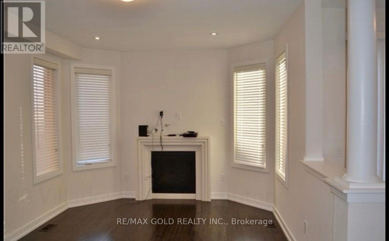 33 Villadowns Trail, Brampton, Ontario  L6R 3V6 - Photo 5 - W12630830