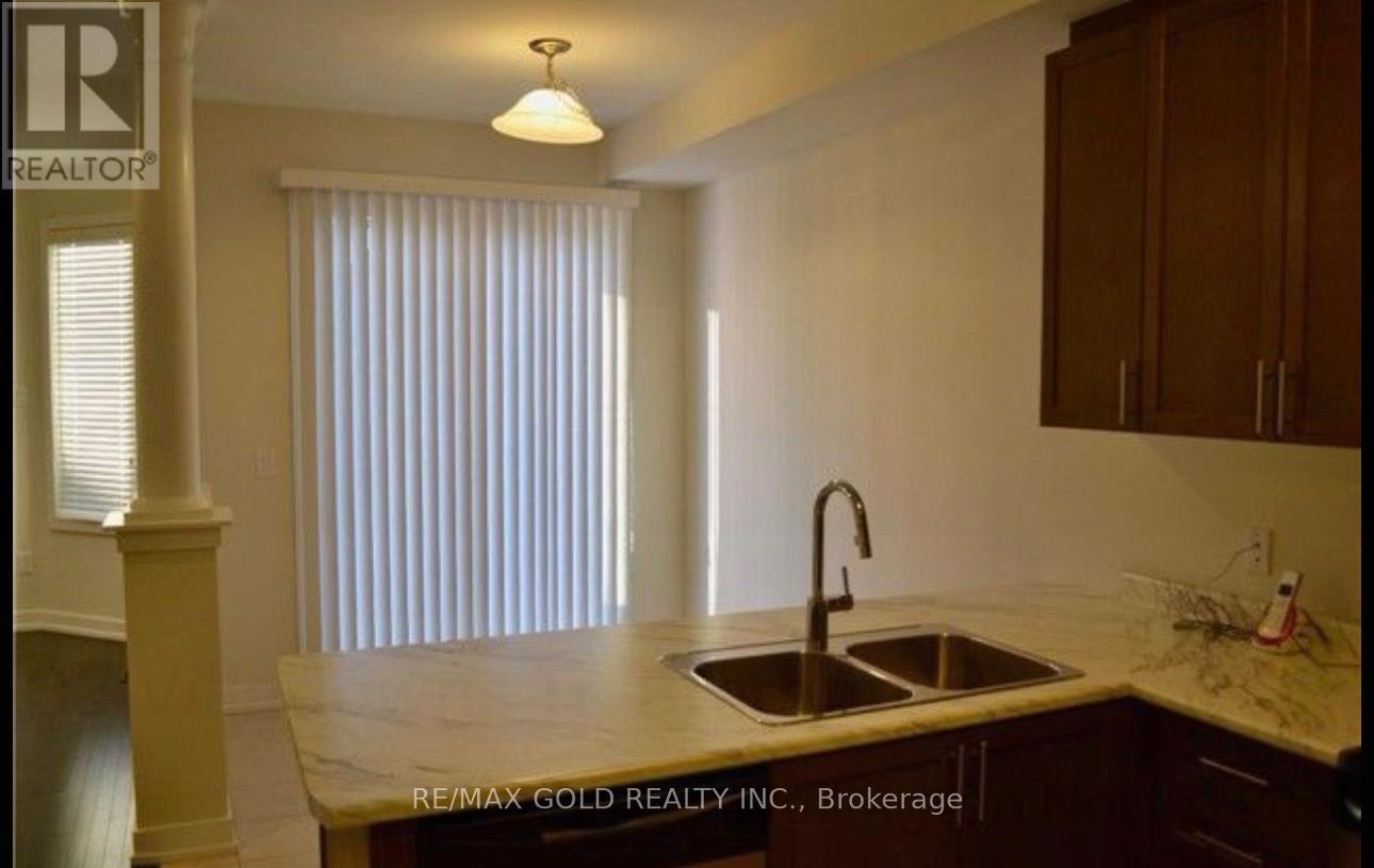 33 Villadowns Trail, Brampton, Ontario  L6R 3V6 - Photo 9 - W12630830