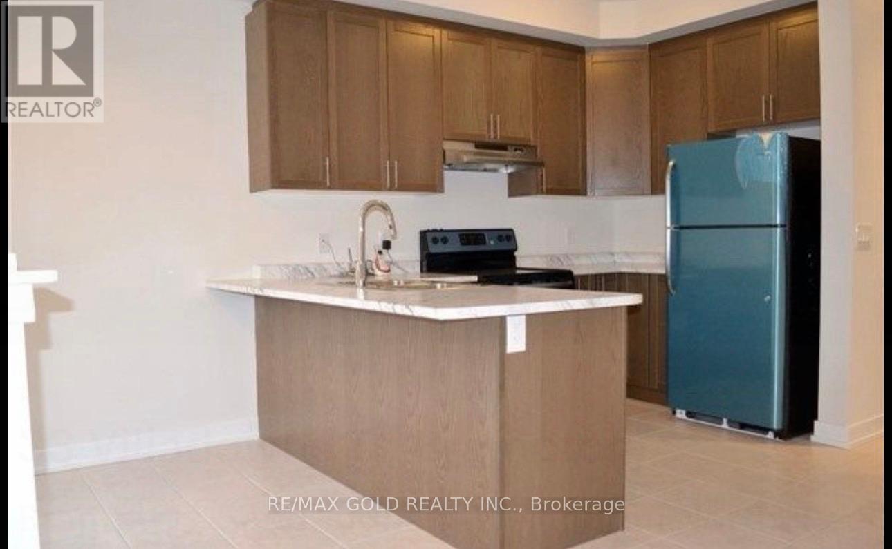 33 Villadowns Trail, Brampton, Ontario  L6R 3V6 - Photo 7 - W12630830