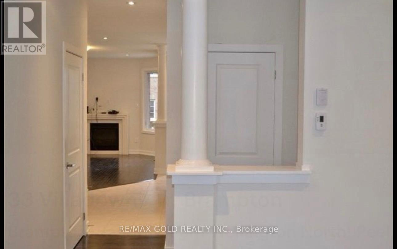 33 Villadowns Trail, Brampton, Ontario  L6R 3V6 - Photo 3 - W12630830
