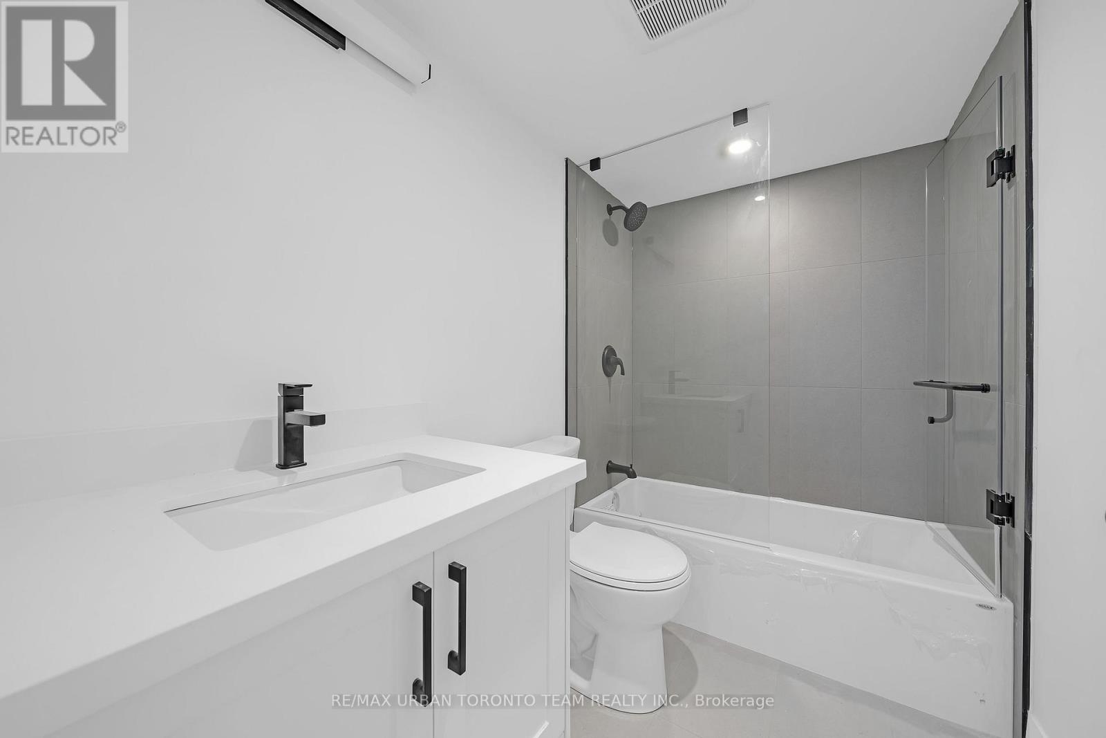 Lower - 474 Montrose Avenue, Toronto, Ontario  M6G 3H1 - Photo 9 - C12590688