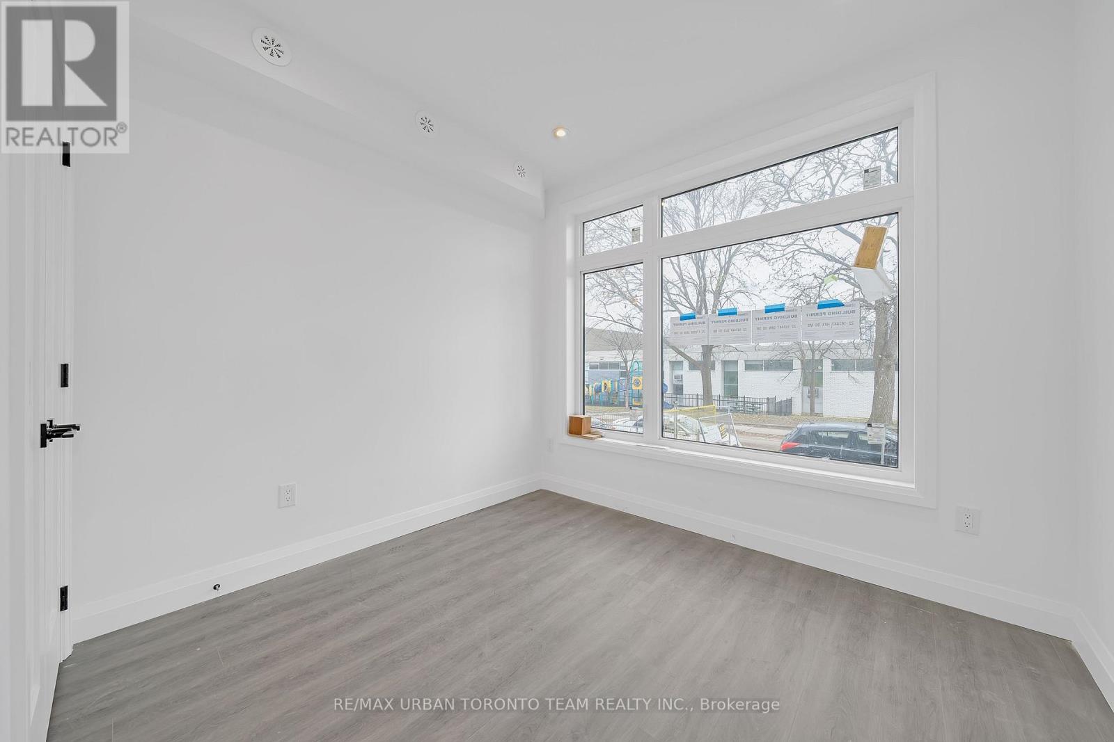 Main - 474 Montrose Avenue, Toronto, Ontario  M6G 3H1 - Photo 4 - C12590930