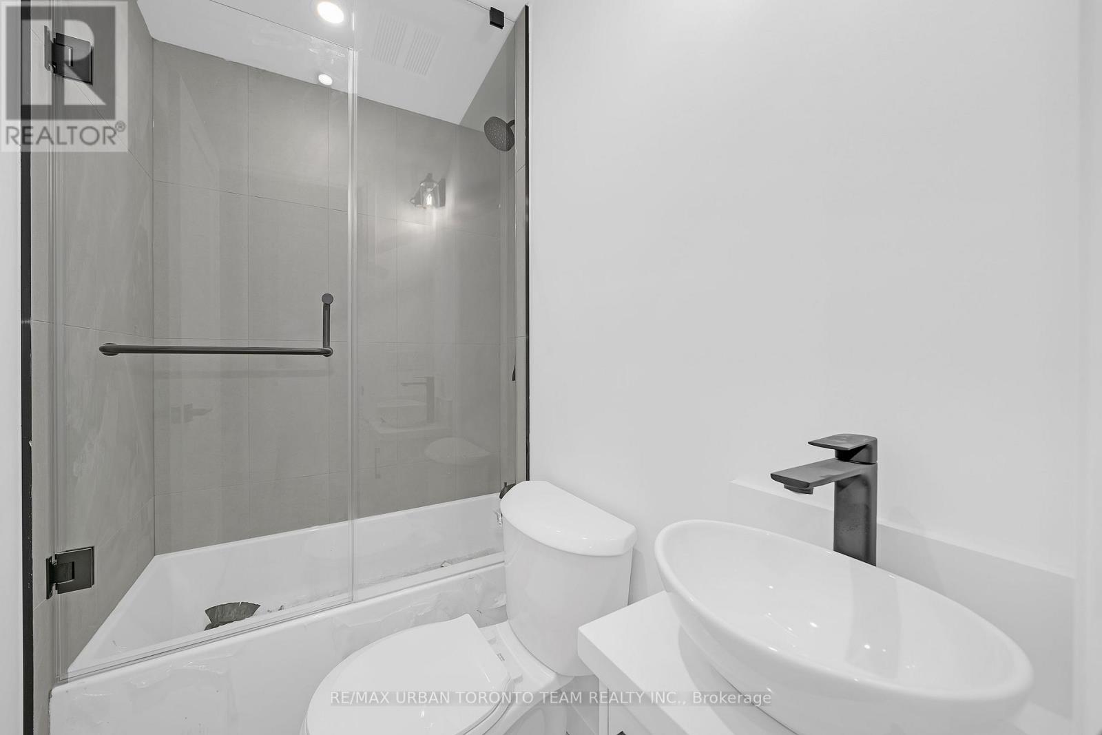 Main - 474 Montrose Avenue, Toronto, Ontario  M6G 3H1 - Photo 10 - C12590930
