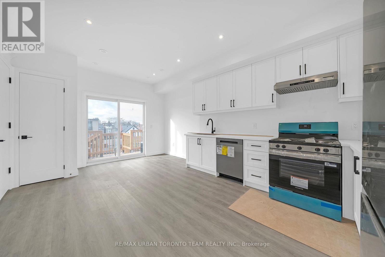 Third - 474 Montrose Avenue, Toronto, Ontario  M6G 3H1 - Photo 2 - C12591654