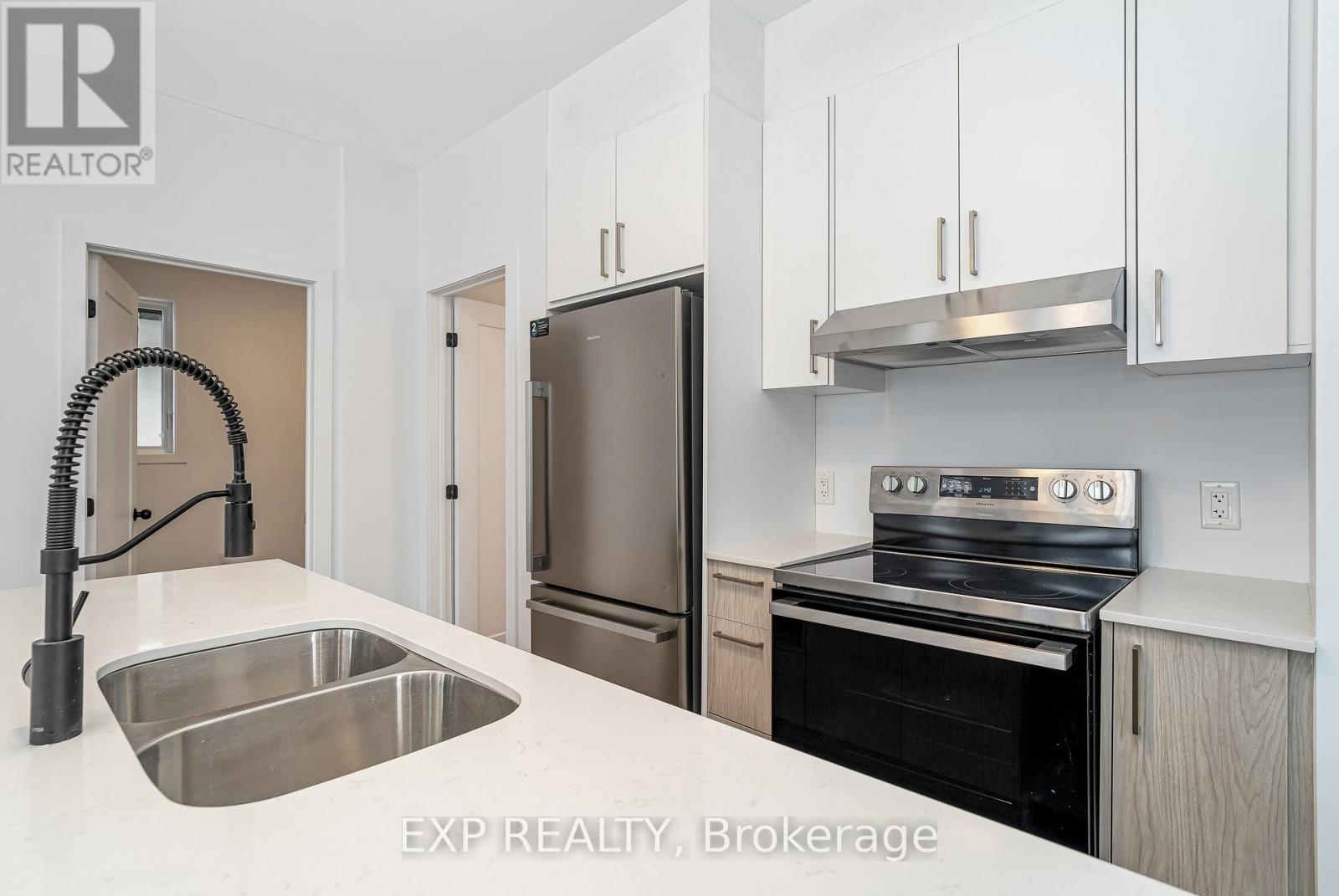 Unit B - 1369 Louis Lane, Ottawa, Ontario  K1B 3P2 - Photo 4 - X12635610