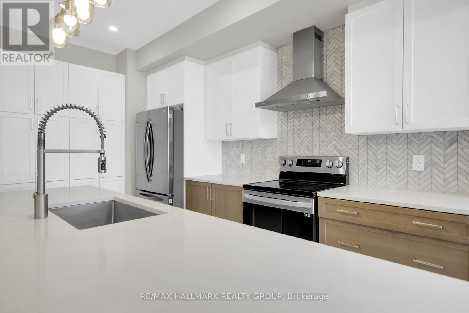 170 Wabikon Crescent, Ottawa, Ontario  K1X 0H7 - Photo 15 - X12635620